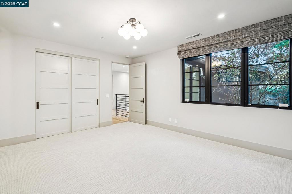 HAPPY VALLEY - Residential