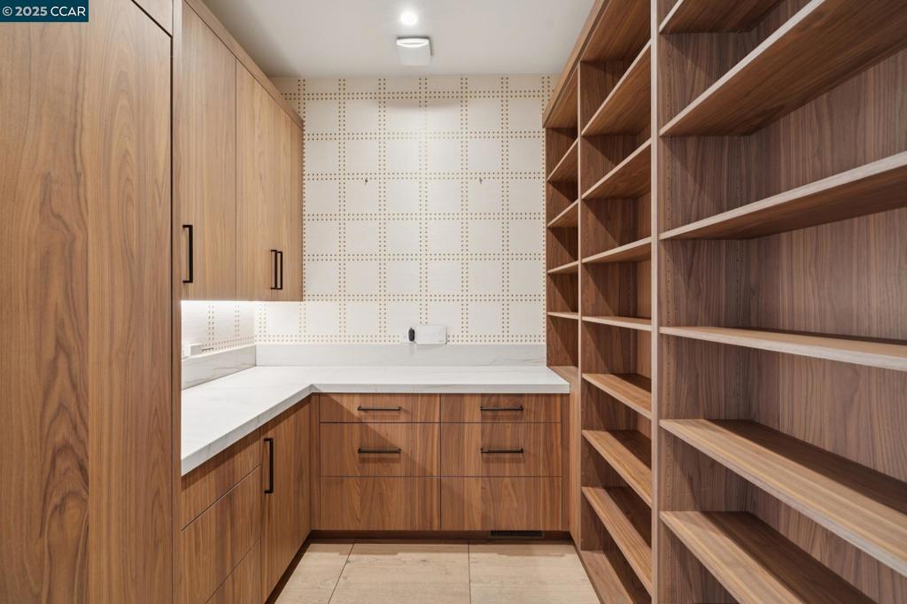 HAPPY VALLEY - Residential