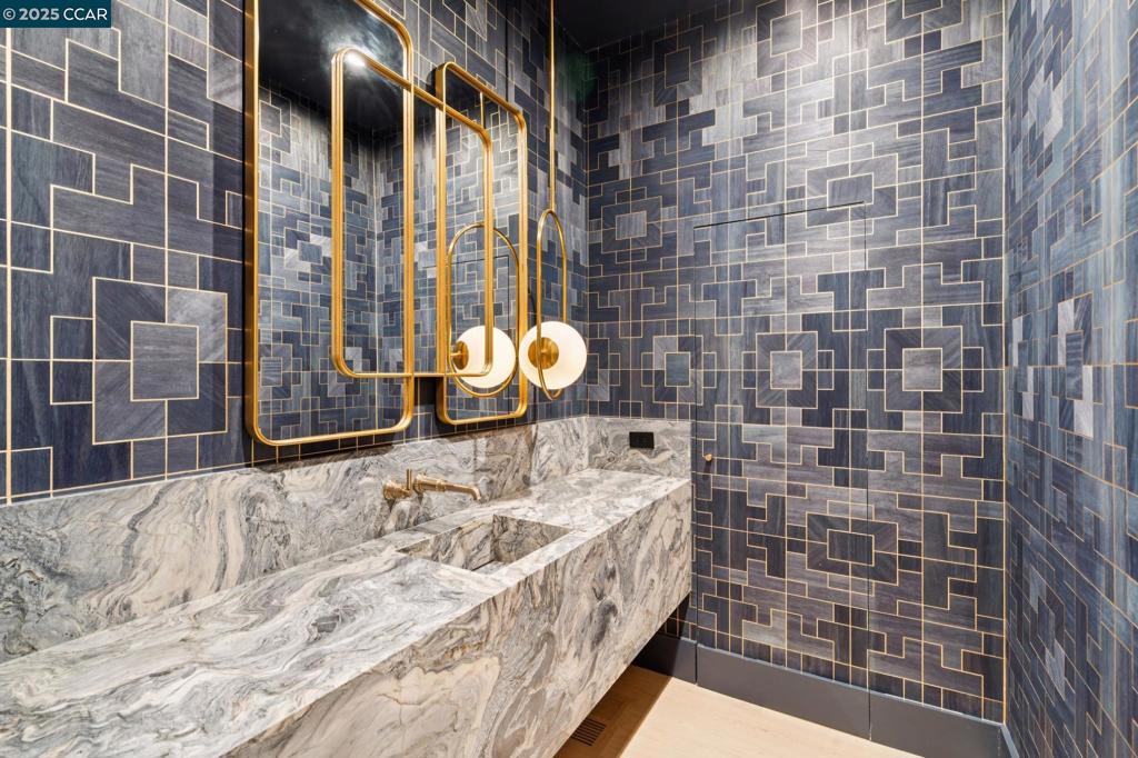 HAPPY VALLEY - Residential