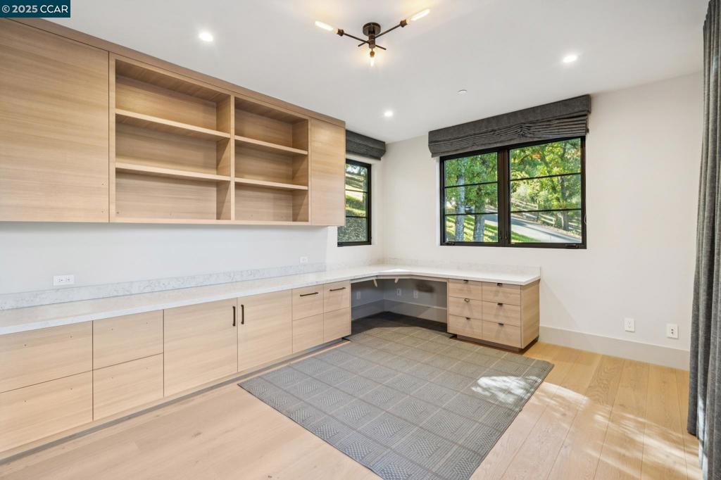 HAPPY VALLEY - Residential