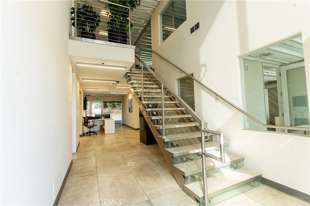 823 N Harbor