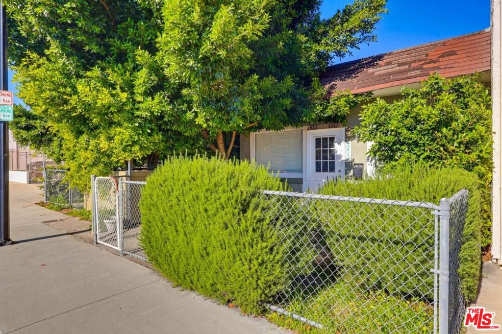 1817 W Burbank Boulevard