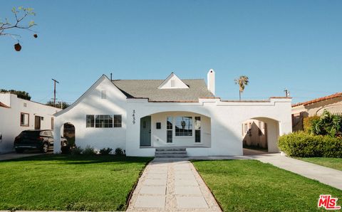 Photo of 3439 W 59th Place, Los Angeles, CA 90043 (MLS # 26668247)