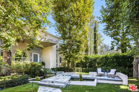 Photo of 222 Avondale Avenue, Los Angeles, CA 90049 (MLS # 25601041)
