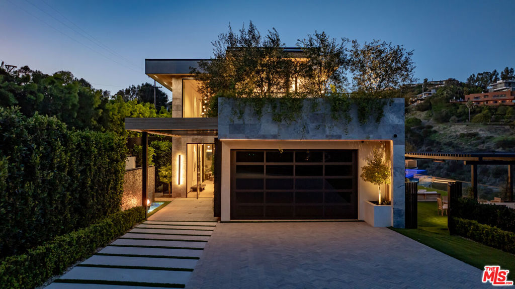 1104 N Tigertail Road
