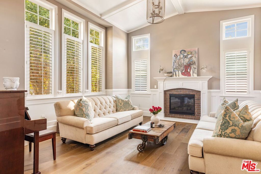 Photo of 4505 Morella Avenue, Valley Village, CA 91607 (MLS # 26636451)