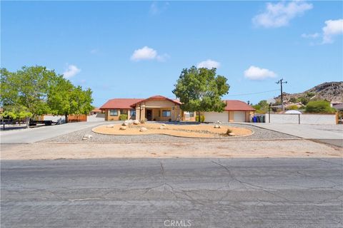 Photo of 18830 Munsee Road, Apple Valley, CA 92307 (MLS # HD25186401)