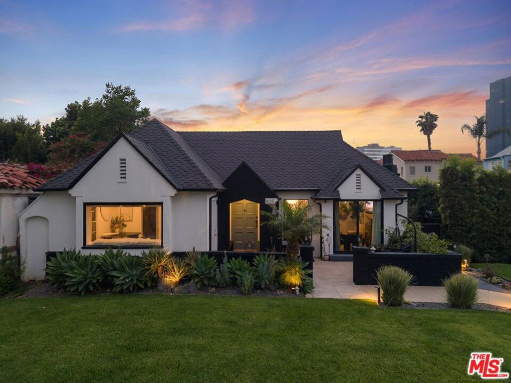 Photo of 805 S Ogden Drive, Los Angeles, CA 90036 (MLS # 25552383)