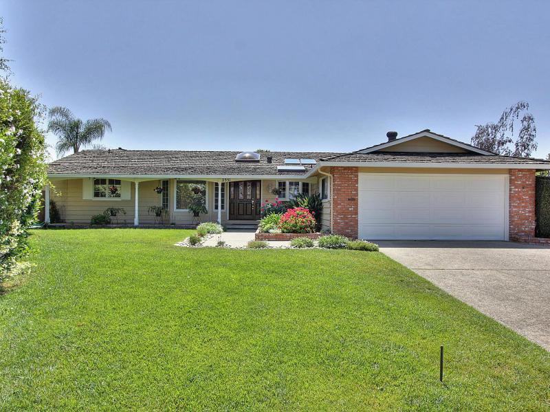 Quality,comfort, a sense of sanctuary, all of these were design elements in the creation of this spectacular 4 bedroom ranch-style luxury exec. home w/exceptional quality. A warm & inviting familyRm w/vaulted wood beamed ceiling & custom built-ins.Custom woodworking & decorative crown molding. Gourmet cook's dream kitchen. Private space for home office/exercise or hobbies, as well as formal&casual living areas. This home offers a truly amazing indoor-outdoor lifestyle & gathering place for family & friends.