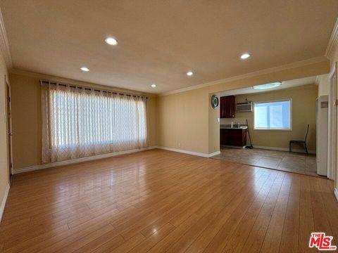 Photo of 12605 Barbara Ann Street #D, North Hollywood, CA 91605 (MLS # 25580979) Photo of 12605 Barbara Ann Street #D, North Hollywood, CA 91605 (MLS # 25580979)