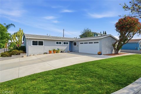 Photo of 956 W Wilson St St, Costa Mesa, CA 92627 (MLS # PW26080212)