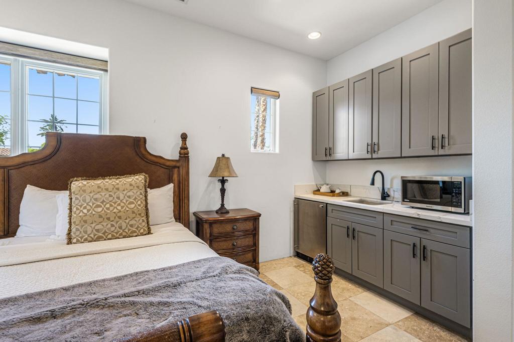 The Palms - Residential