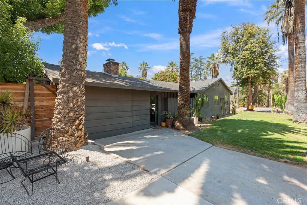 1105 W Highland Avenue