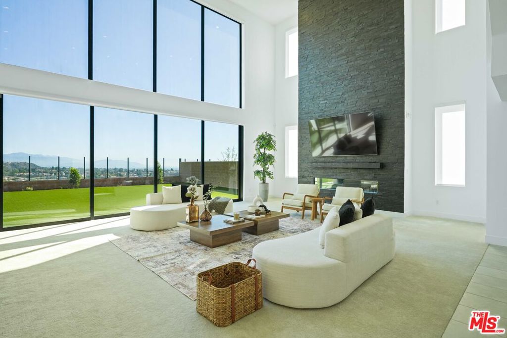 11818 N Hillsborough Lane