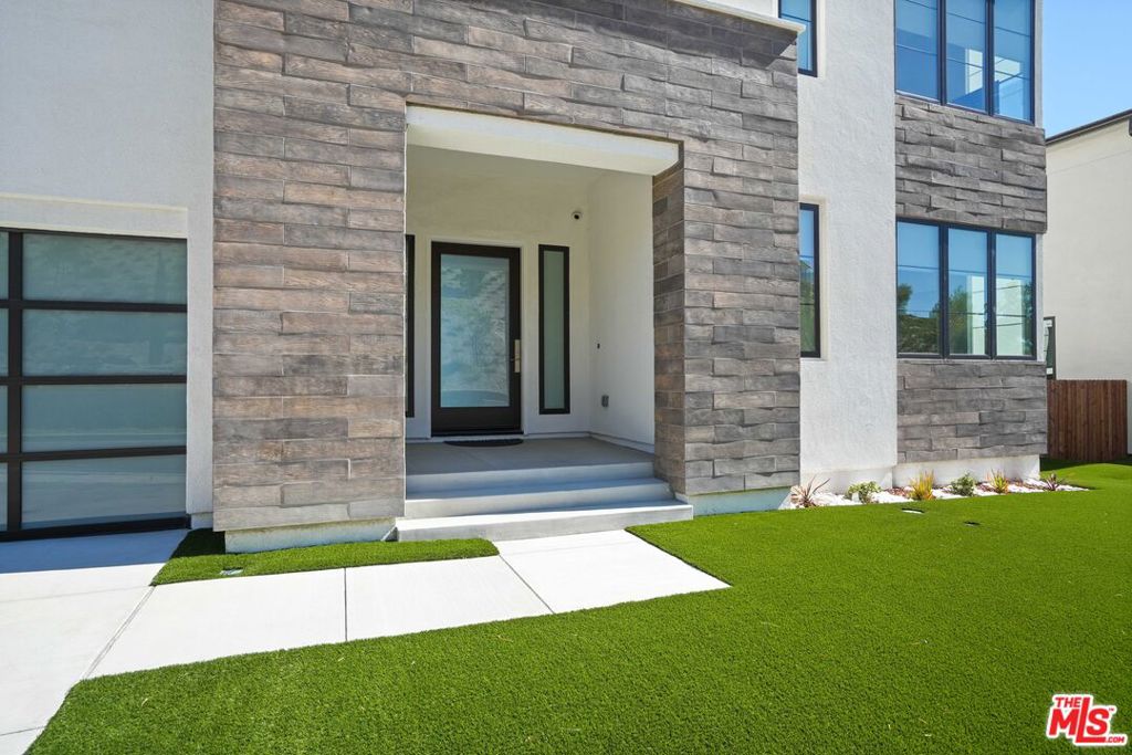 11818 N Hillsborough Lane