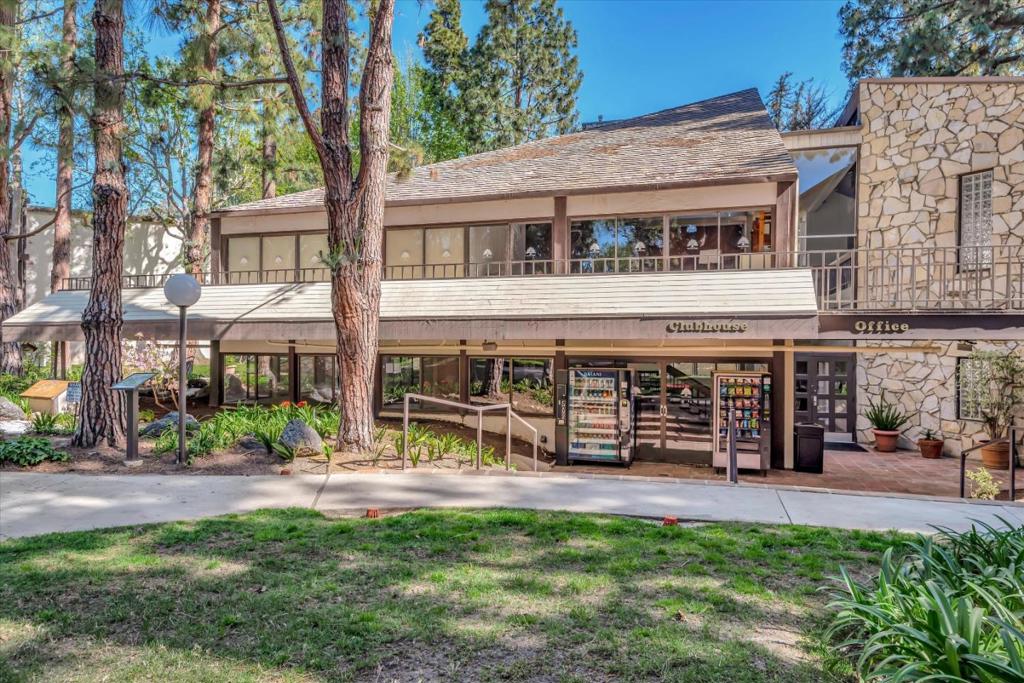 8650 Gulana Avenue C3053