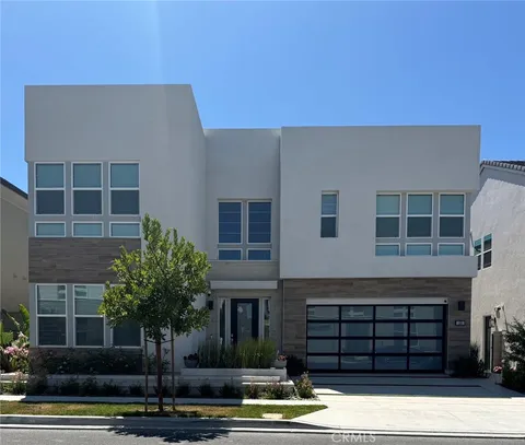 MLS: OC25255186