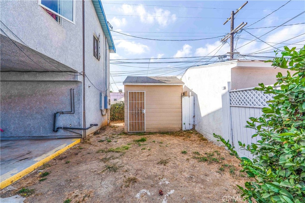 8463 S Halldale