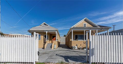 Photo of 229 W 28th Street, Los Angeles, CA 90007 (MLS # SR26129403)