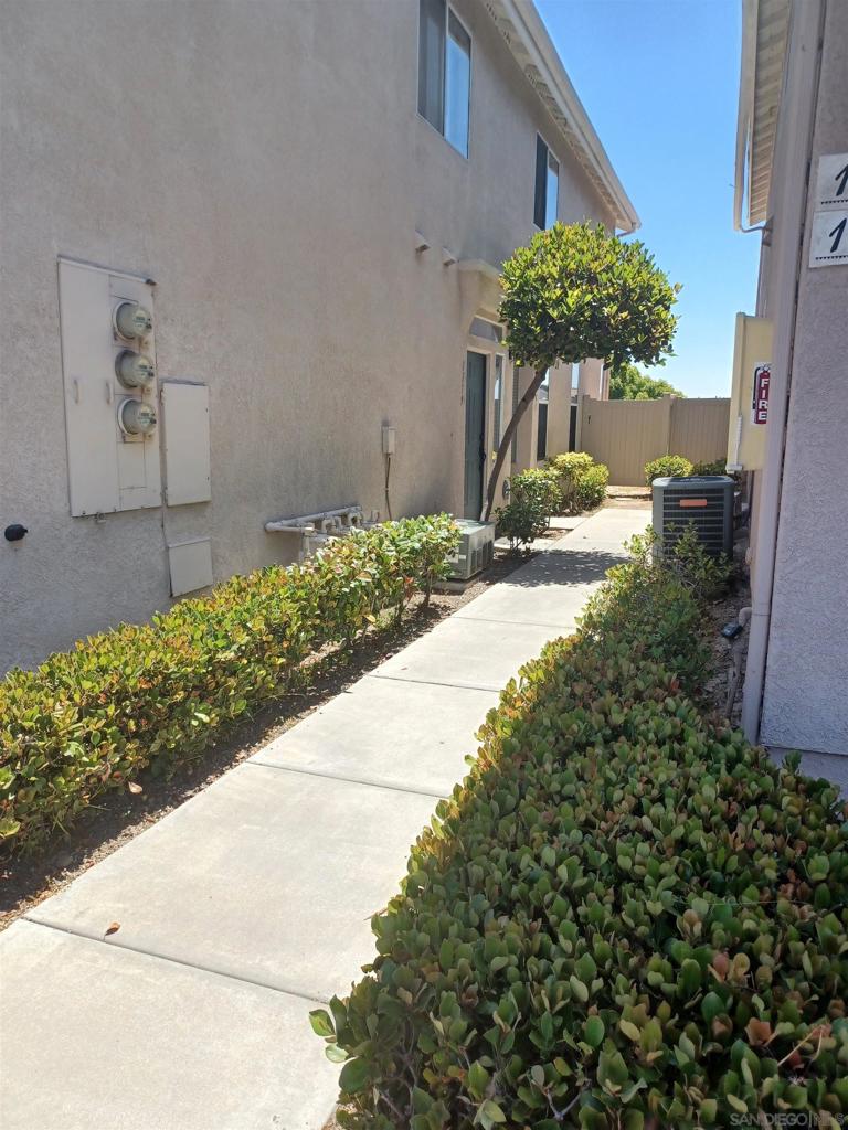 1181 De Soto Court