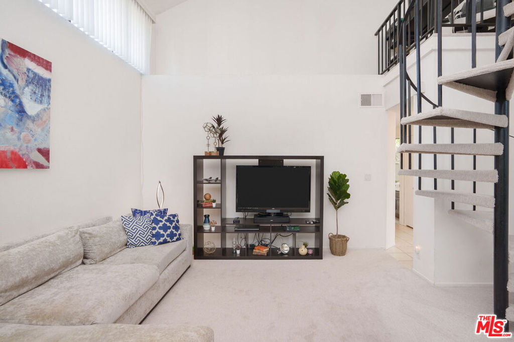 8114 Manitoba Street 208