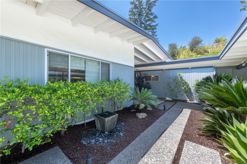 15626 Royal Ridge