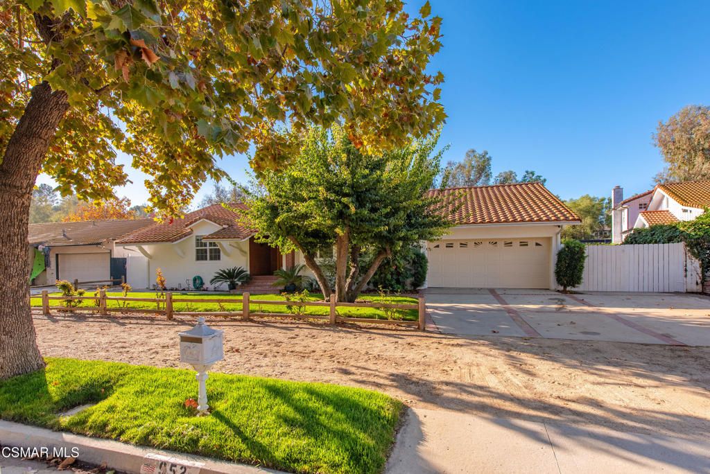 Photo of 952 Carefree Drive, Simi Valley, CA 93065 (MLS # 226000199)