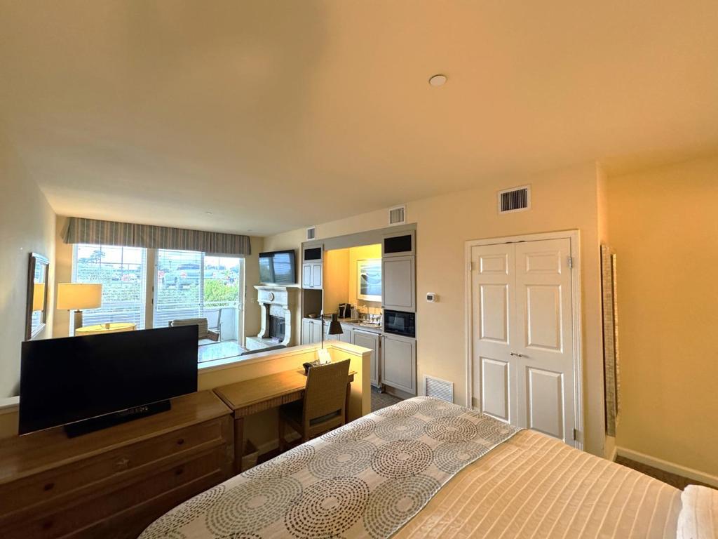4100 Cabrillo Highway 105
