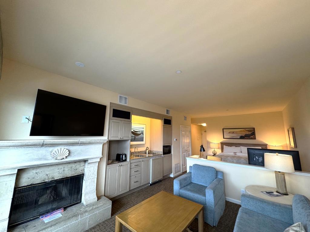 4100 Cabrillo Highway 105