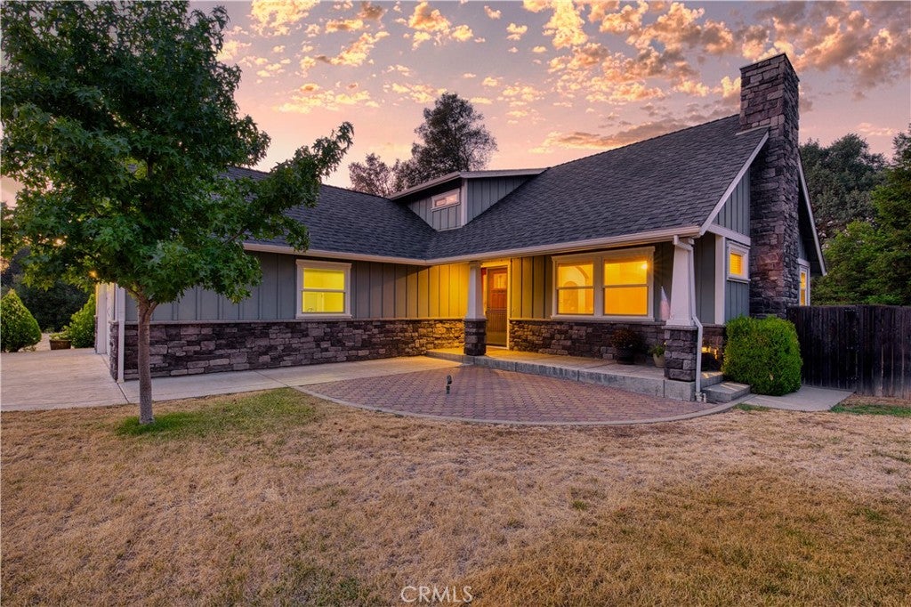 3740 Oak Tree Court