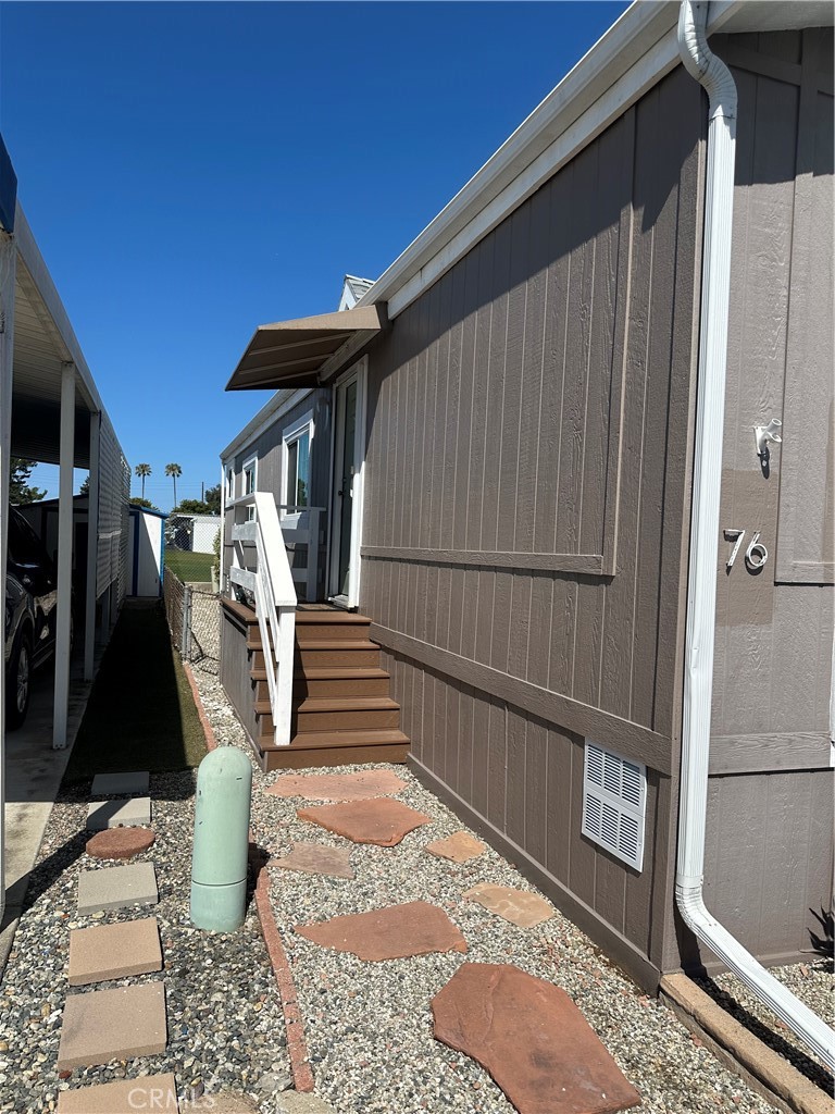 1845 Monrovia Avenue 76