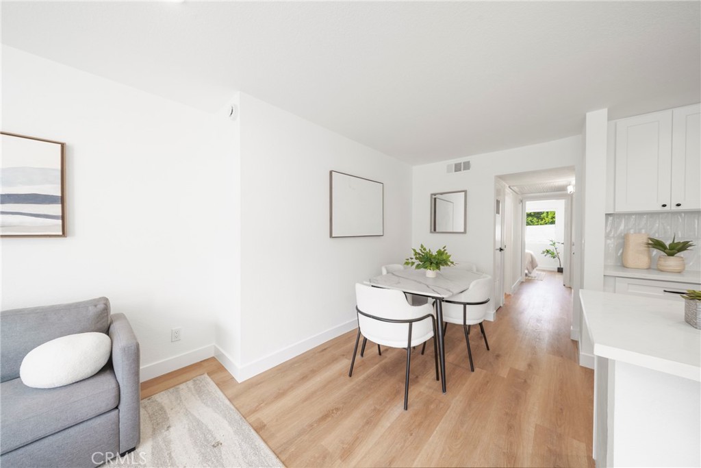 957 S Gramercy Drive 105