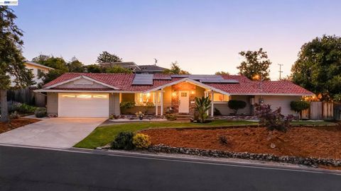 Photo of 2617 Lancaster Rd Rd, Hayward, CA 94542 (MLS # 41129315)