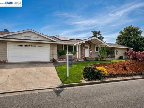 Photo of 2617 Lancaster Rd Rd, Hayward, CA 94542 (MLS # 41129315)