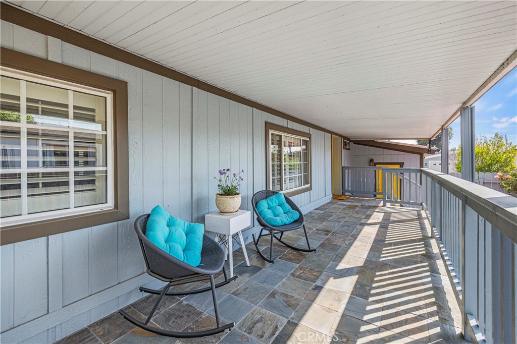 15455 Glenoaks 299