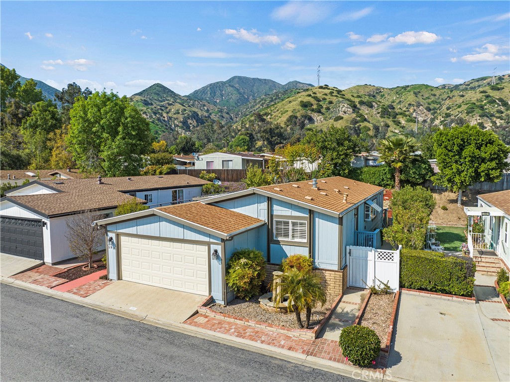 15455 Glenoaks 299