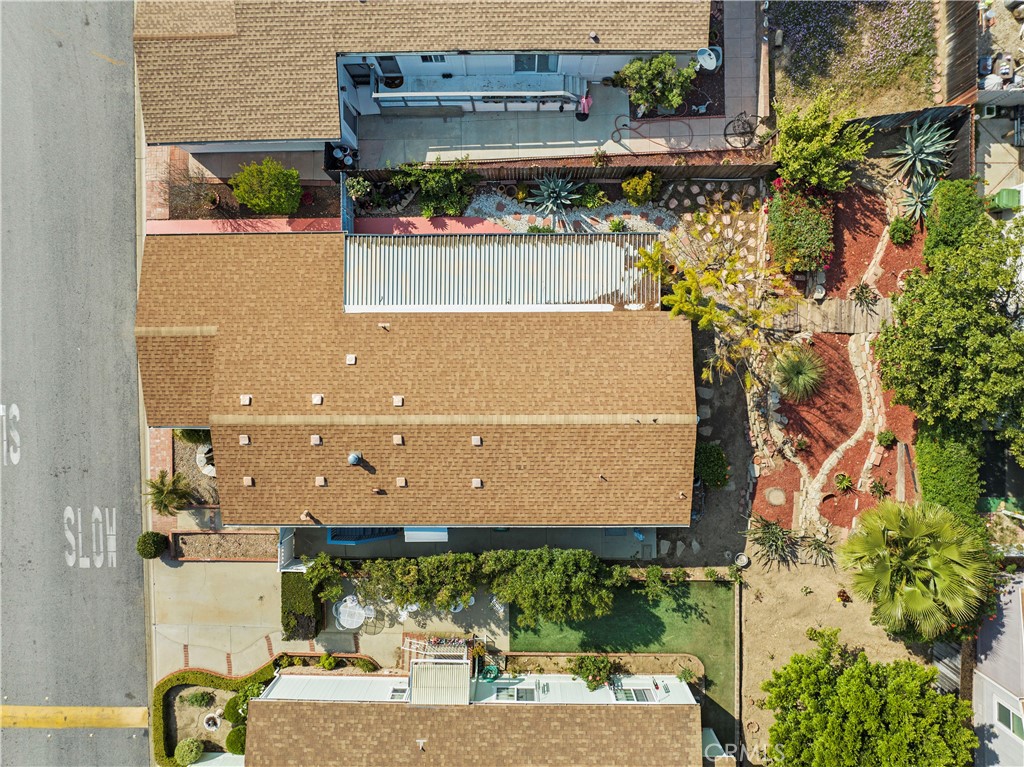 15455 Glenoaks 299