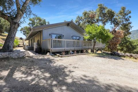 Photo of 19235 Cachagua Road, Carmel Valley, CA 93924 (MLS # ML82045918)