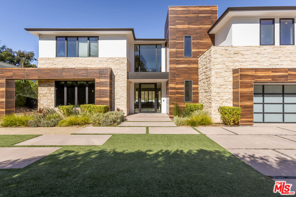 4607 Vanalden Avenue