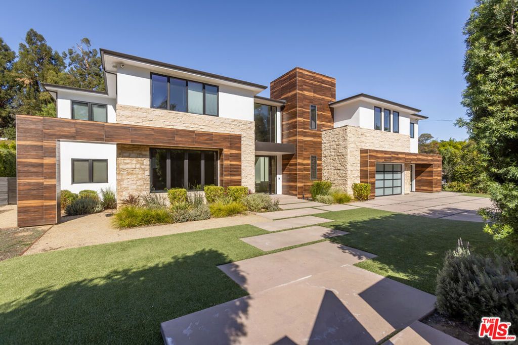 Photo of 4607 Vanalden Avenue, Tarzana, CA 91356 (MLS # 25614185)