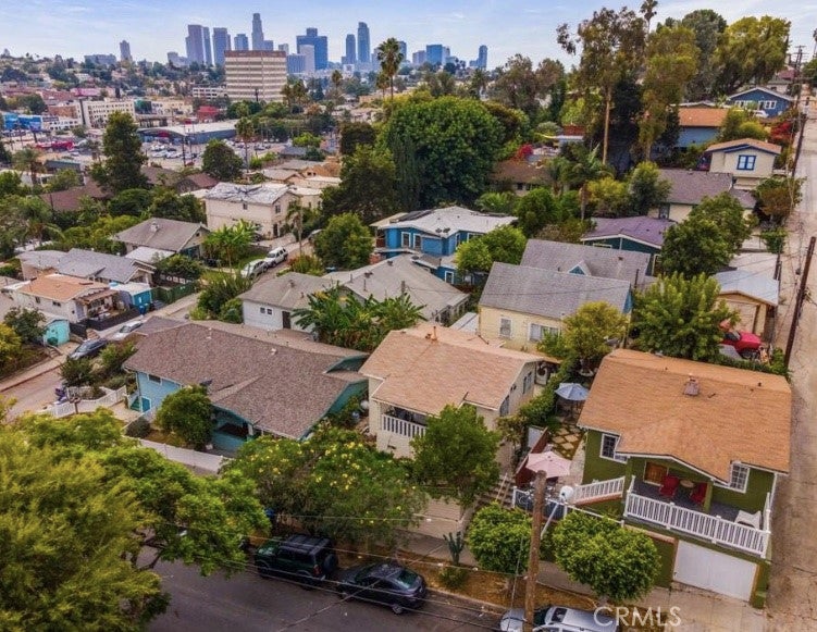 2210 Scott AVE