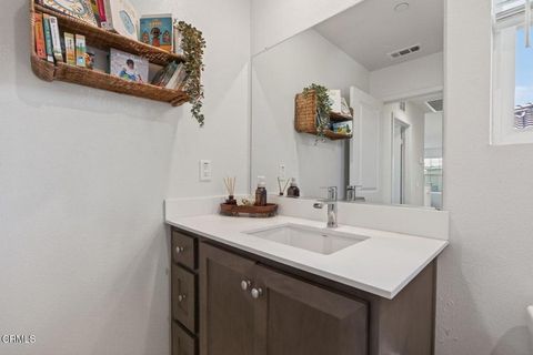 Tiny photo for 1936 Tangelo Way, Santa Paula, CA 93060 (MLS # V1-34872)