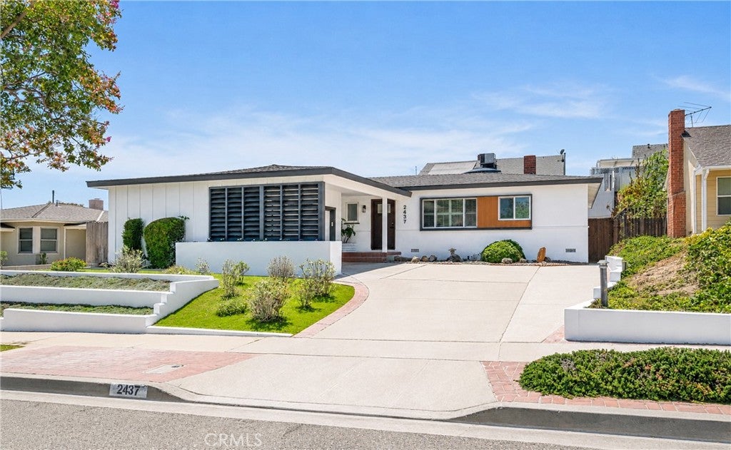 2437 Westmont