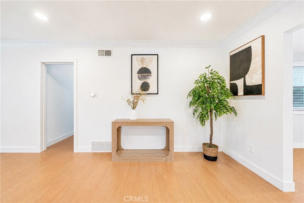 2437 Westmont