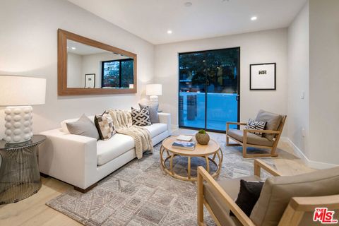 Photo of 825 N Croft Avenue #102, Los Angeles, CA 90069 (MLS # 26757471)