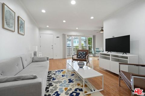 Photo of 924 5th Street #8, Santa Monica, CA 90403 (MLS # 26653943)