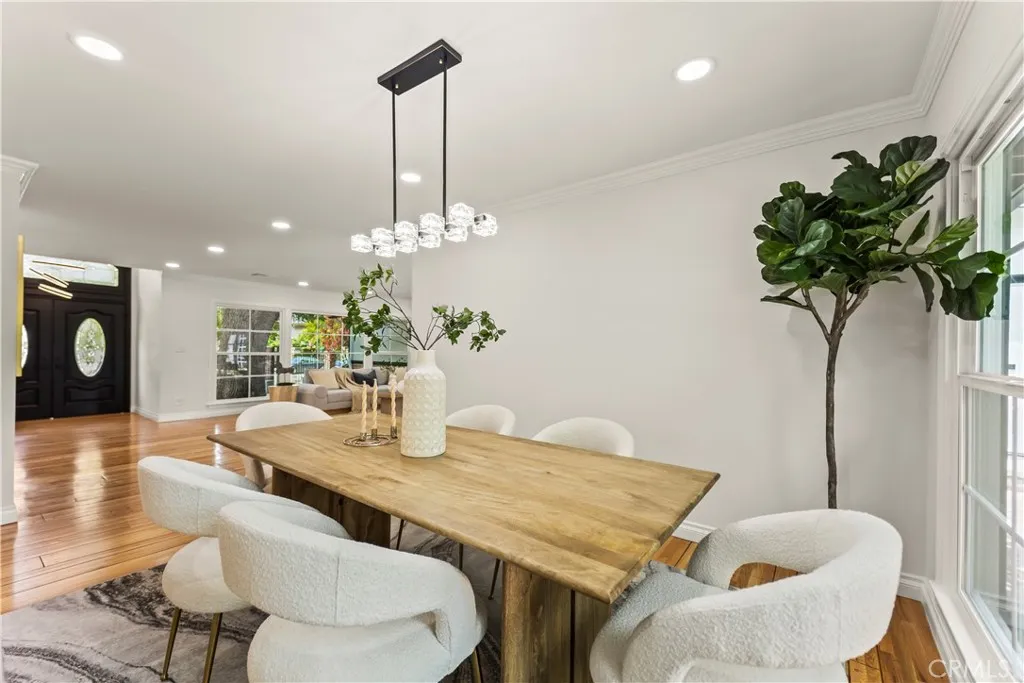 Sherman Oaks, California 91403, United States, 4 Bedrooms Bedrooms, ,4 BathroomsBathrooms,Residential,Active,129446