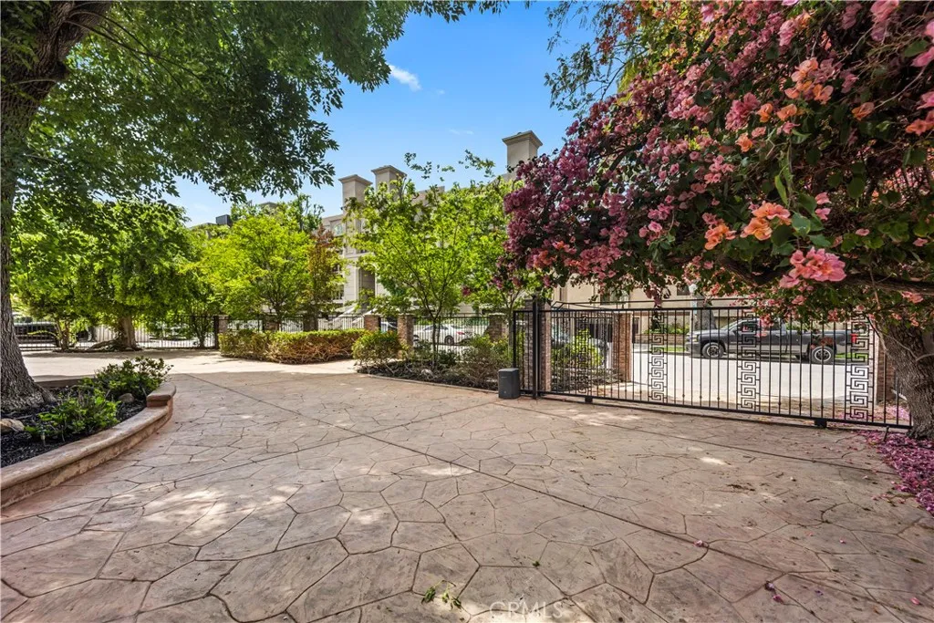 Sherman Oaks, California 91403, United States, 4 Bedrooms Bedrooms, ,4 BathroomsBathrooms,Residential,Active,129446