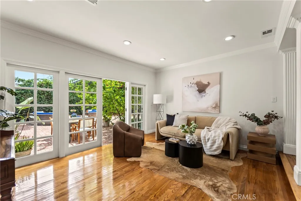 Sherman Oaks, California 91403, United States, 4 Bedrooms Bedrooms, ,4 BathroomsBathrooms,Residential,Active,129446