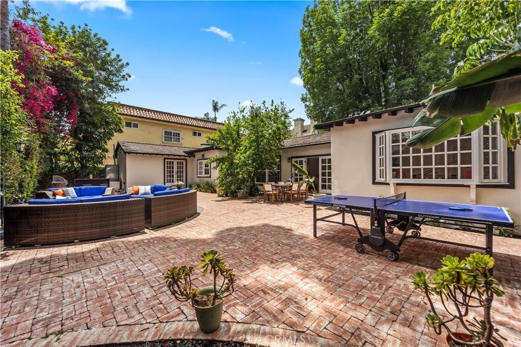 Sherman Oaks, California 91403, United States, 4 Bedrooms Bedrooms, ,4 BathroomsBathrooms,Residential,Active,129446